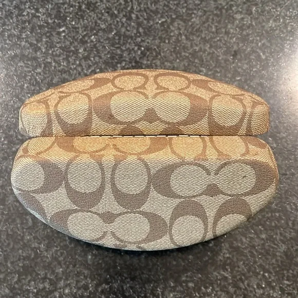 Coach: Signature “C” Hard Sunglass Case - Picture 4 of 8